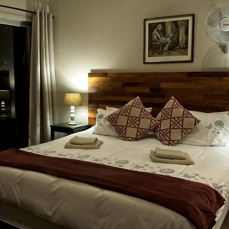 Rest-A-While Guest House - Pretoria-Noord Esterno foto