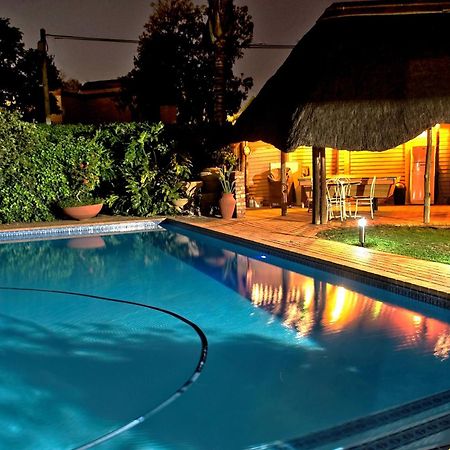 Rest-A-While Guest House - Pretoria-Noord Esterno foto