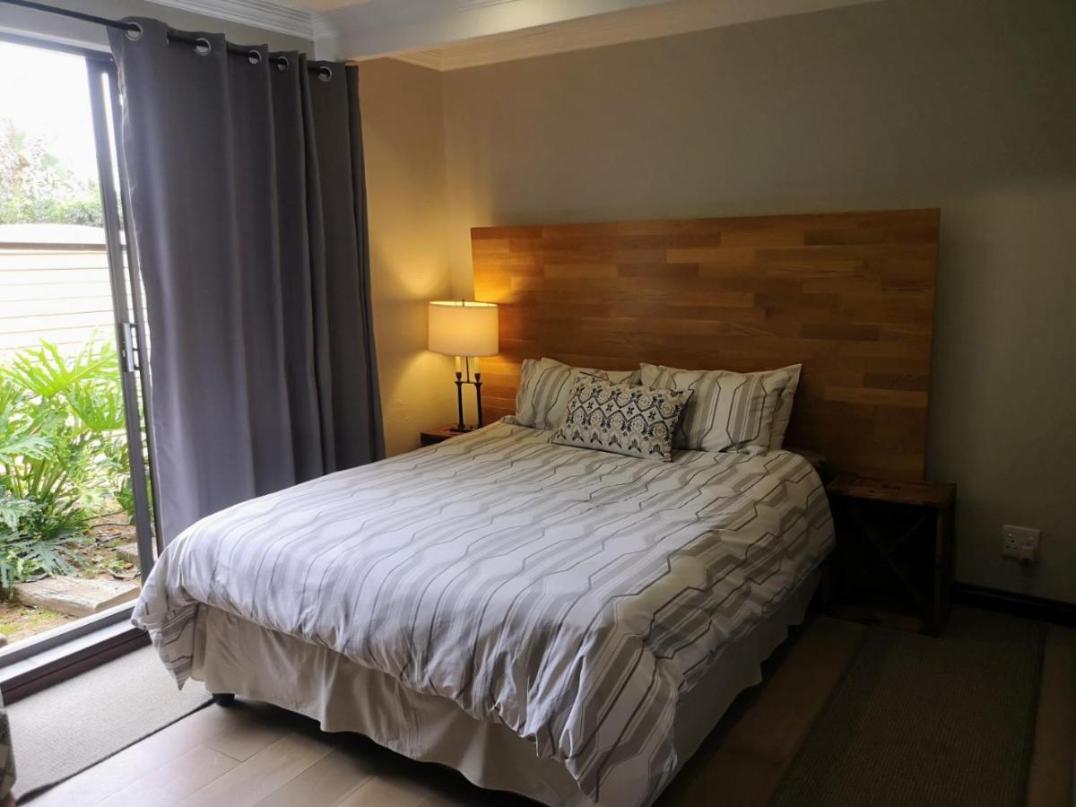 Rest-A-While Guest House - Pretoria-Noord Esterno foto