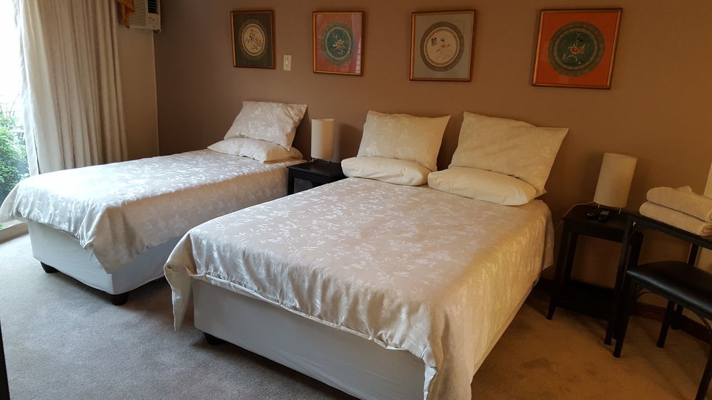 Rest-A-While Guest House - Pretoria-Noord Esterno foto