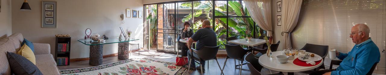 Rest-A-While Guest House - Pretoria-Noord Esterno foto