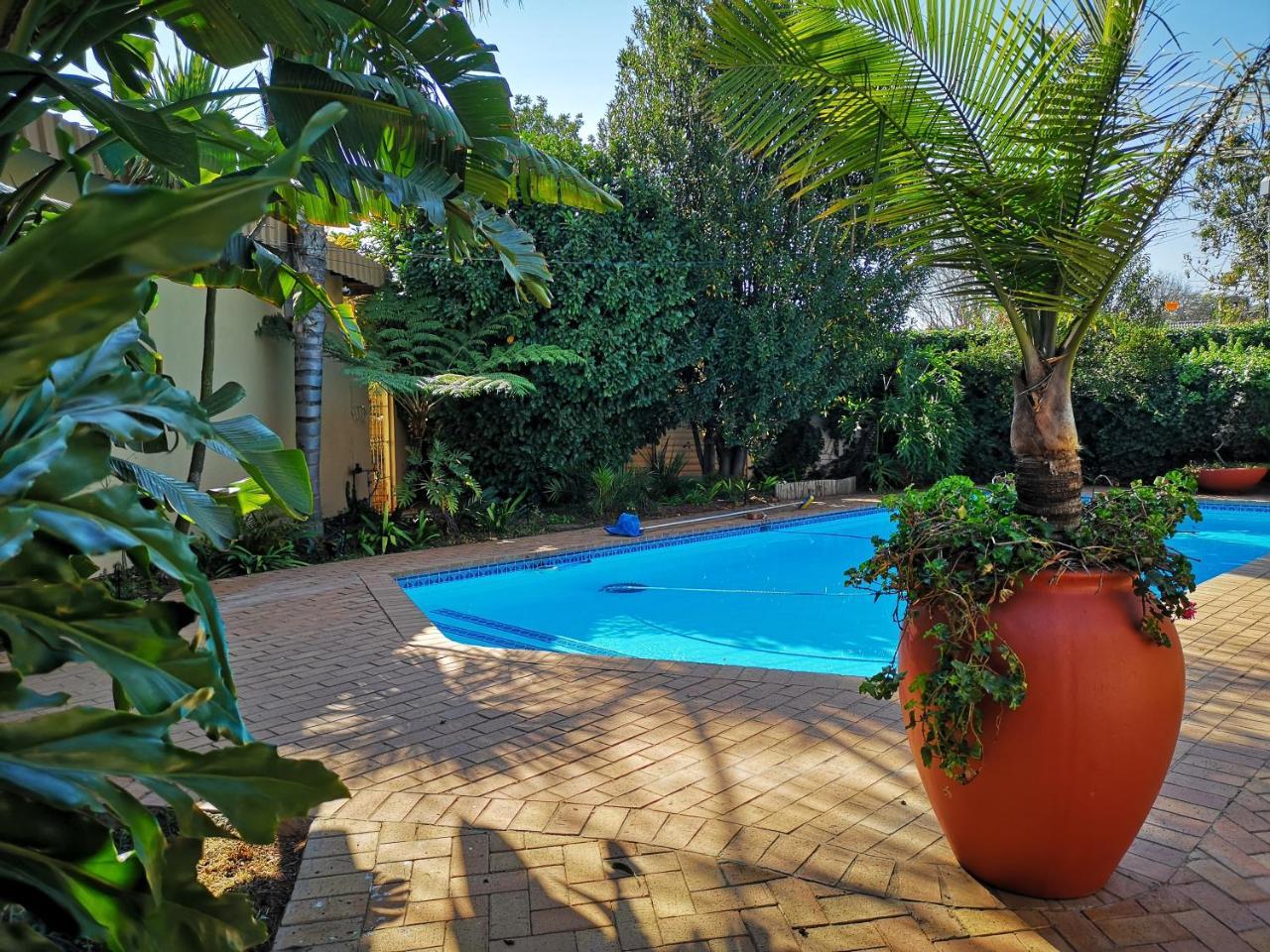 Rest-A-While Guest House - Pretoria-Noord Esterno foto