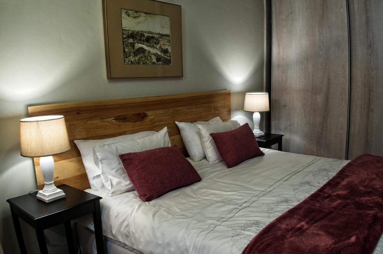 Rest-A-While Guest House - Pretoria-Noord Esterno foto