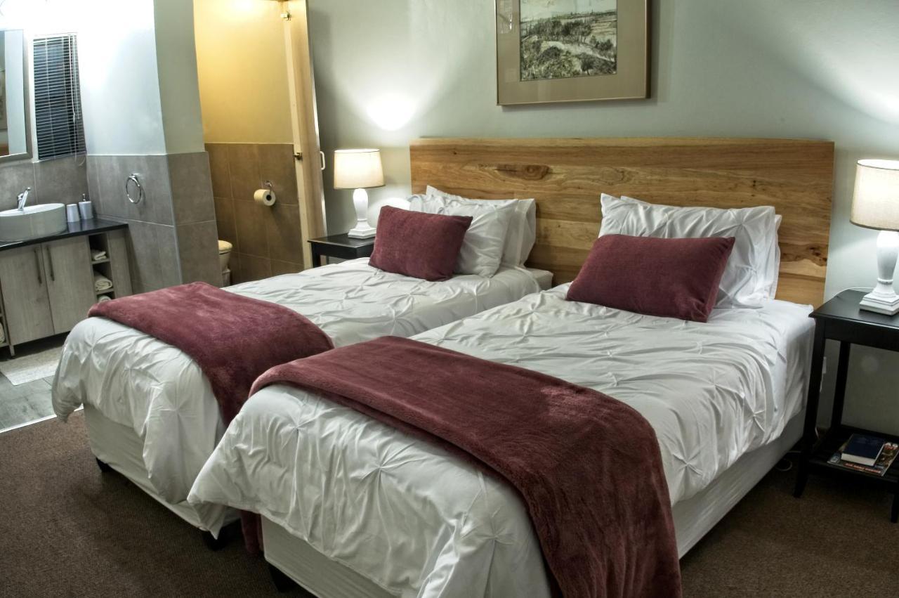 Rest-A-While Guest House - Pretoria-Noord Esterno foto