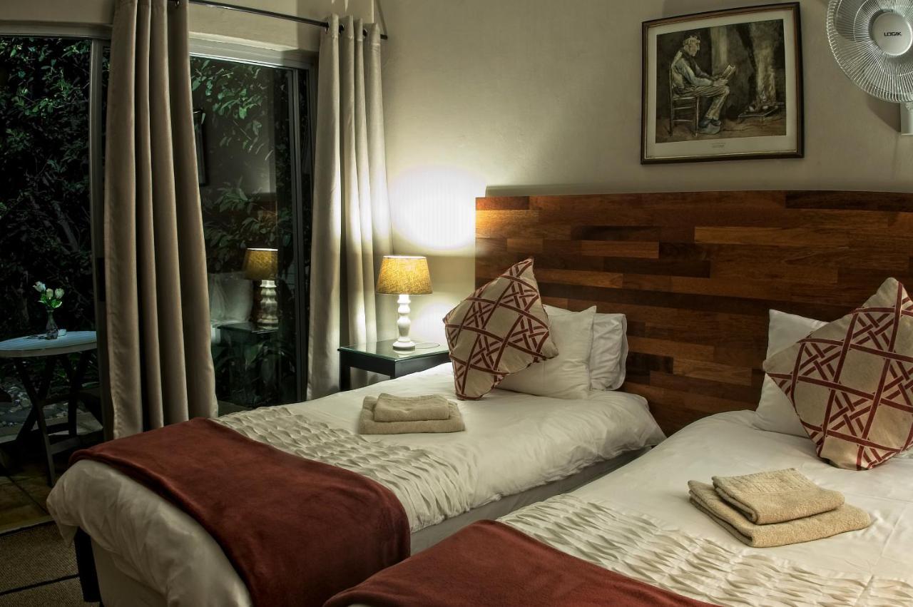 Rest-A-While Guest House - Pretoria-Noord Esterno foto