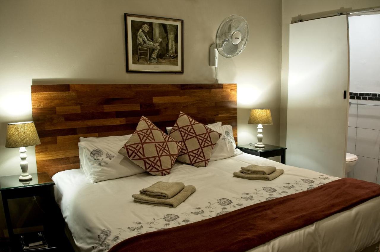 Rest-A-While Guest House - Pretoria-Noord Esterno foto
