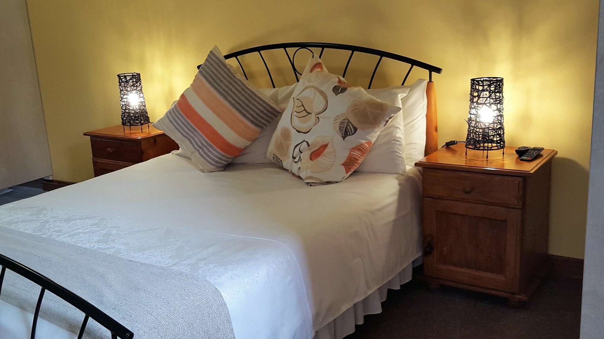 Rest-A-While Guest House - Pretoria-Noord Esterno foto