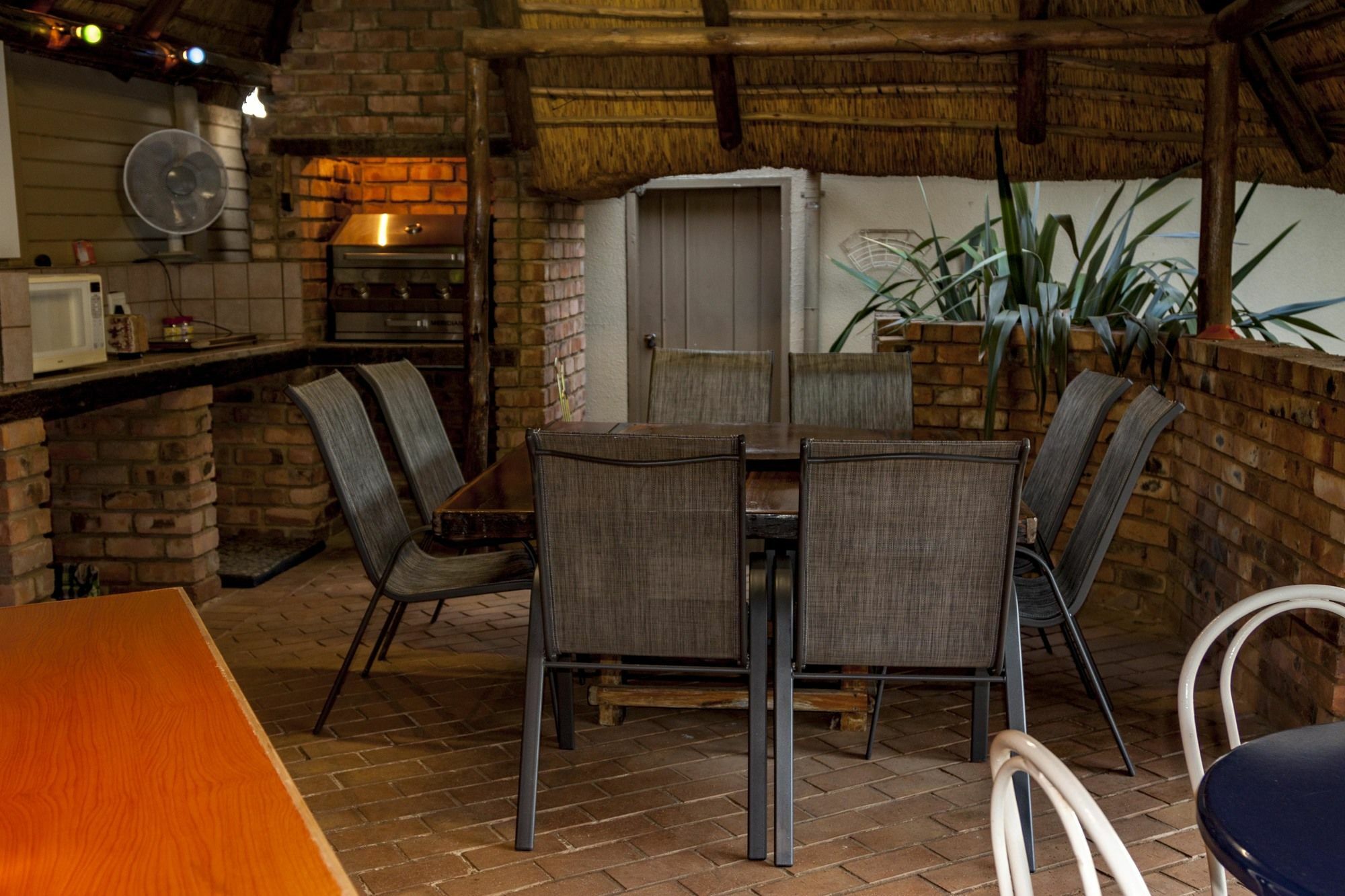 Rest-A-While Guest House - Pretoria-Noord Esterno foto