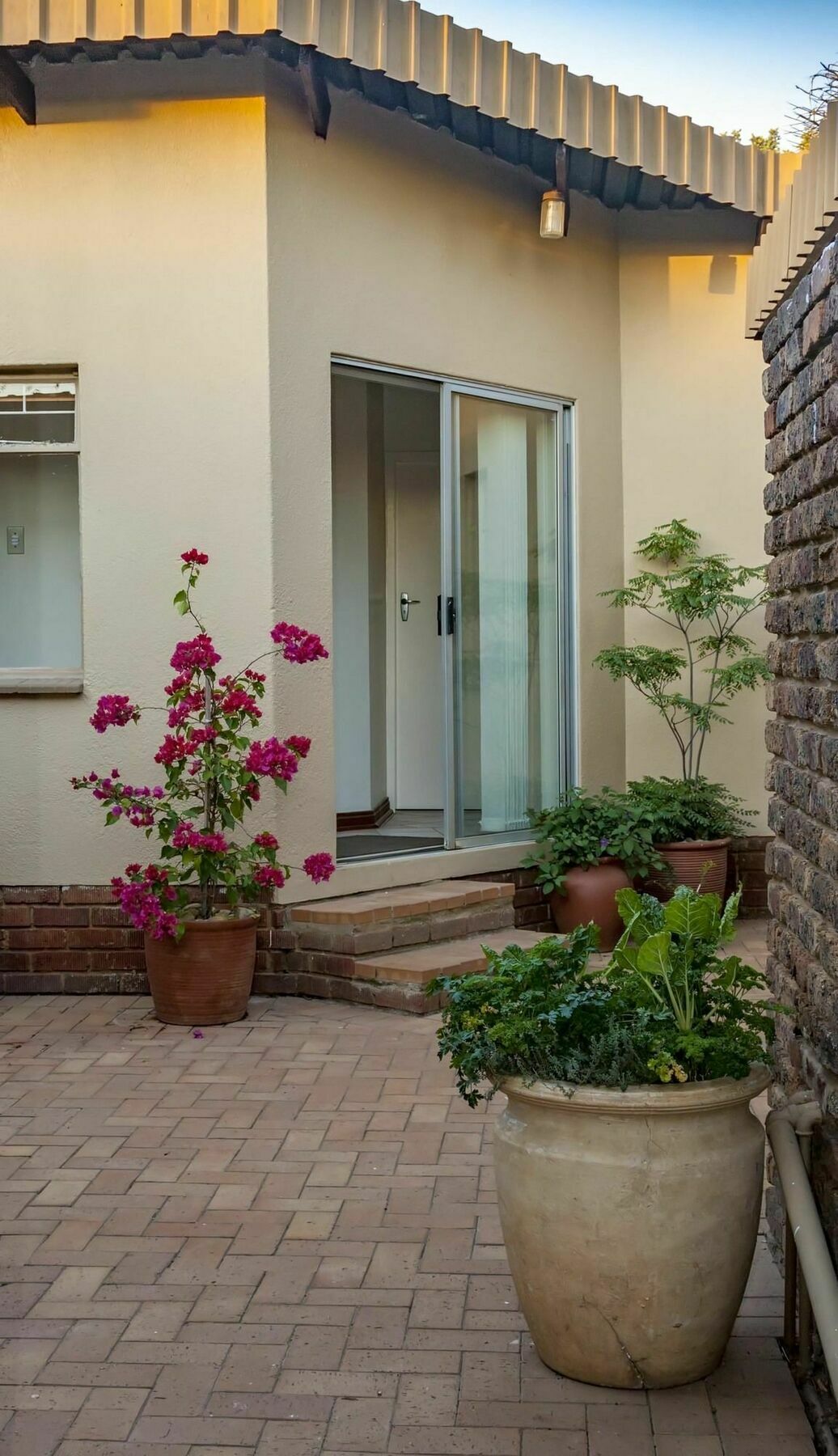 Rest-A-While Guest House - Pretoria-Noord Esterno foto
