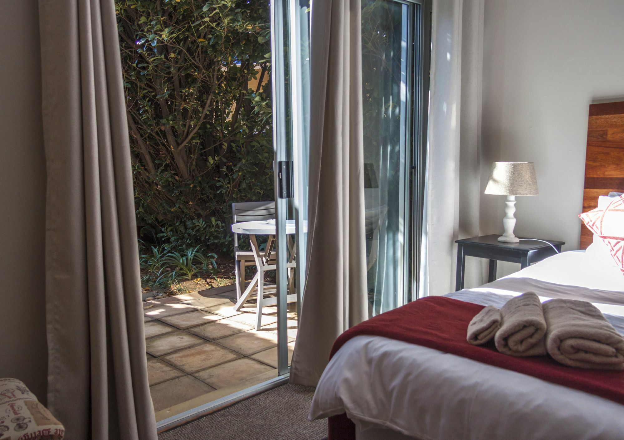 Rest-A-While Guest House - Pretoria-Noord Esterno foto