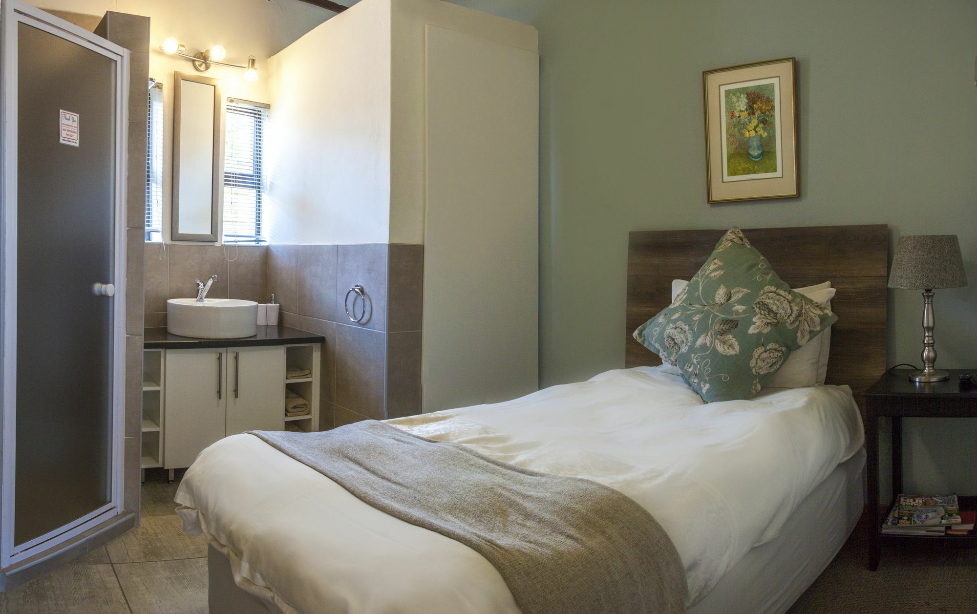 Rest-A-While Guest House - Pretoria-Noord Esterno foto