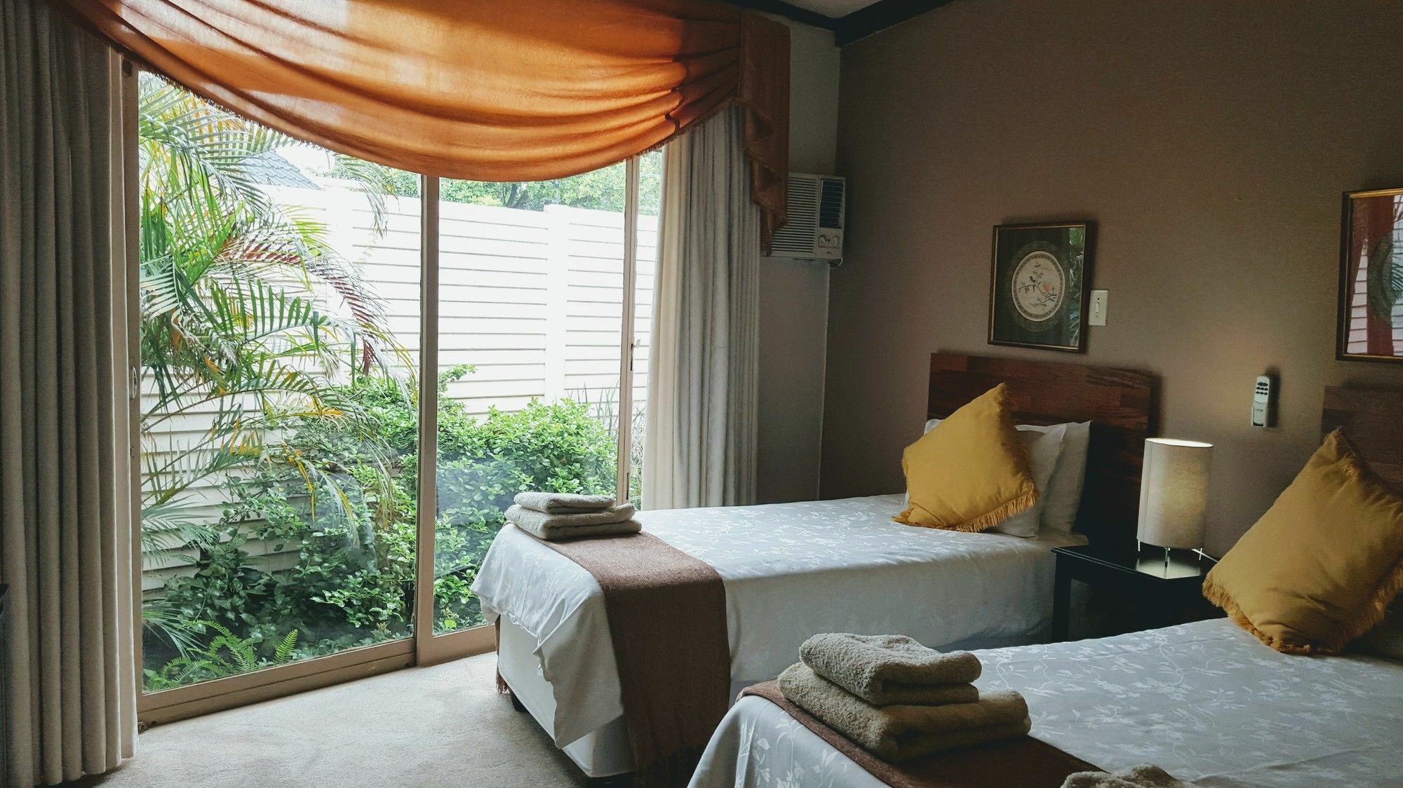 Rest-A-While Guest House - Pretoria-Noord Esterno foto