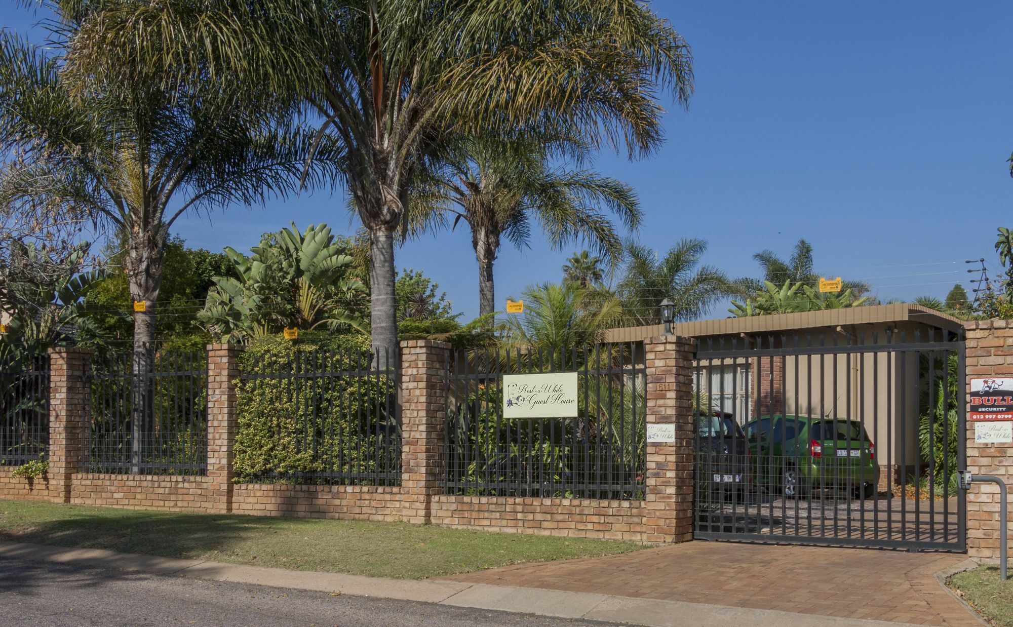 Rest-A-While Guest House - Pretoria-Noord Esterno foto