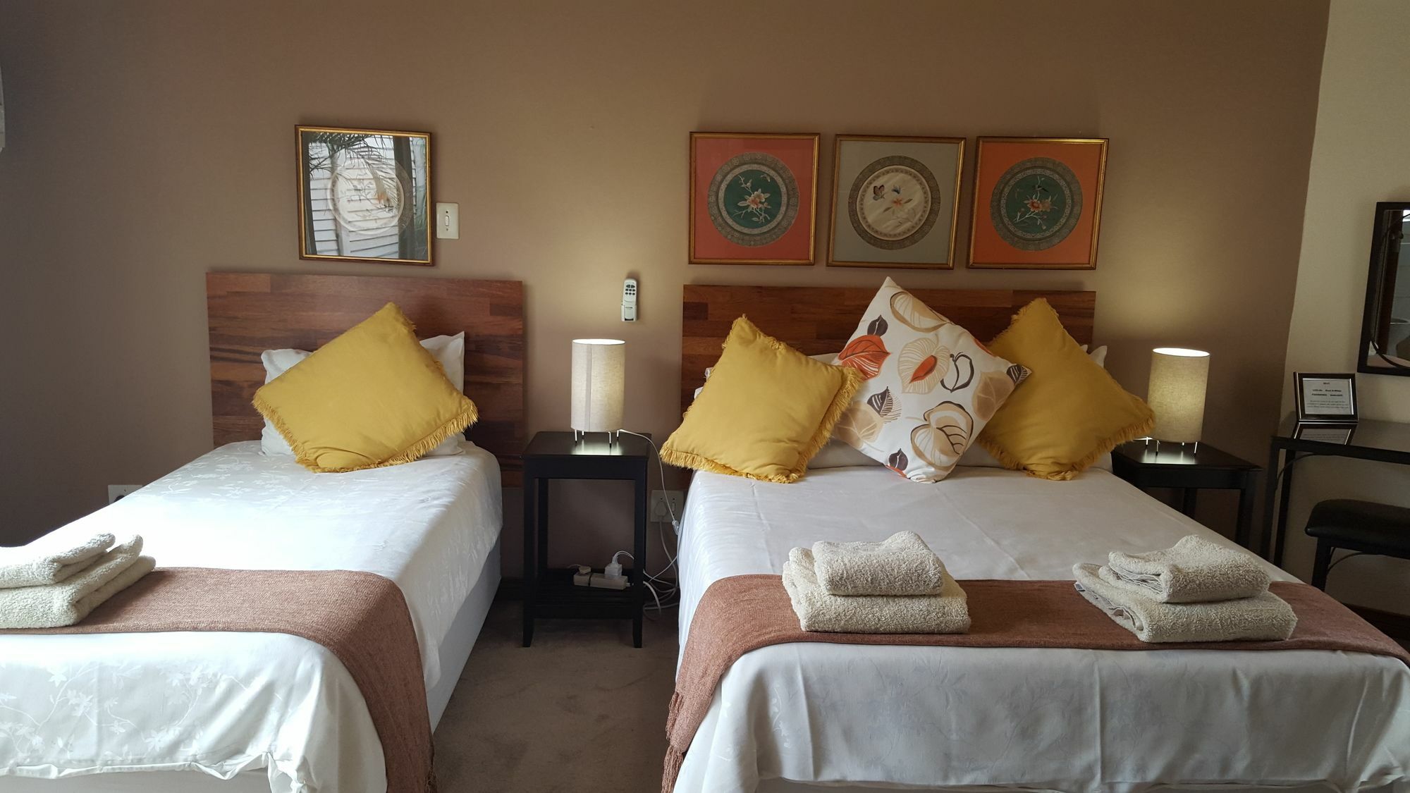 Rest-A-While Guest House - Pretoria-Noord Esterno foto