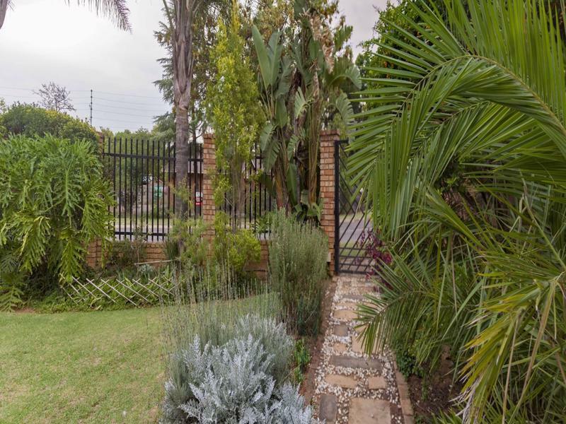 Rest-A-While Guest House - Pretoria-Noord Esterno foto